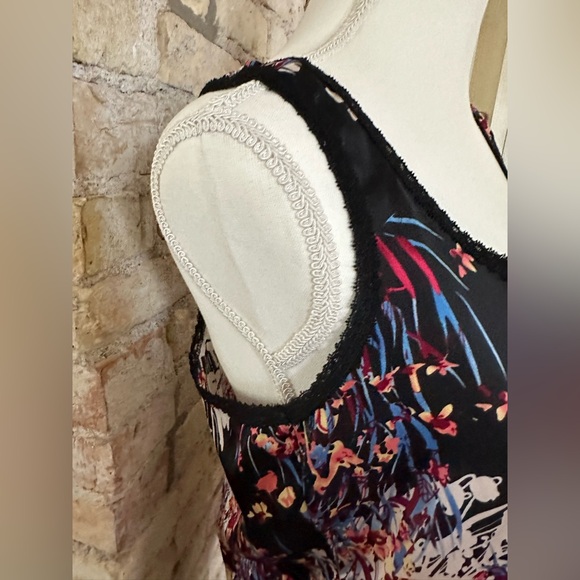 H.I.P. Lace edged women’s Tank - Picture 3 of 4